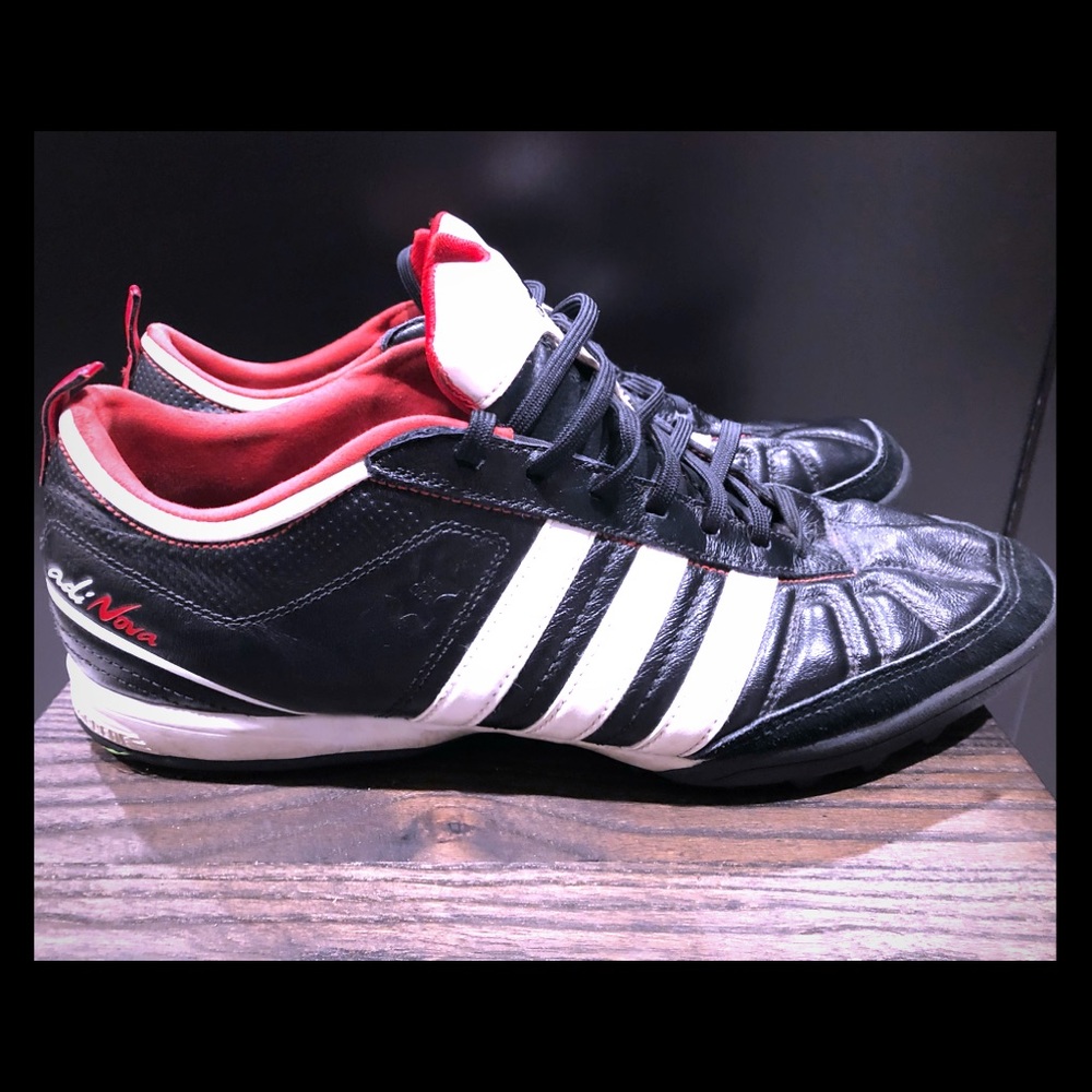 Soccer turf shoes